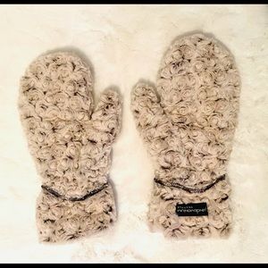 Pandemonium Seatle Plush Super Soft & Warm Reversible Mitten- One Size Fits All